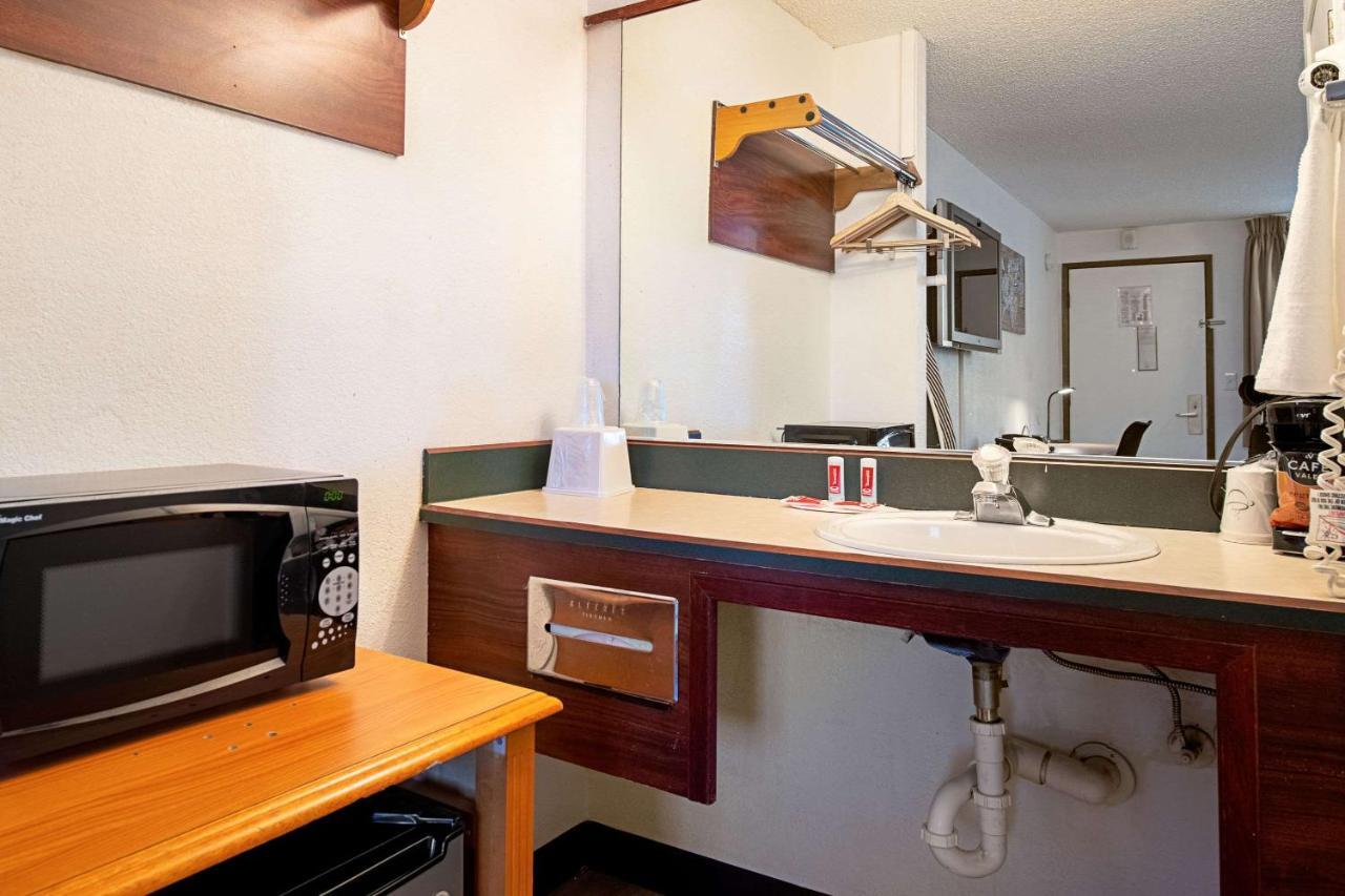 Econo Lodge Kent Exterior foto